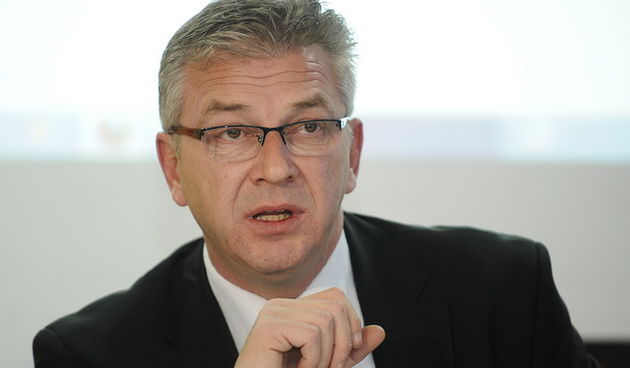 Zagreb, 210212.
Kuca ljudskih prava, Selska cesta 112c.
Odrzana tribina na temu zakona o policiji na kojoj je sudjelovao Ranko Ostojic ministar unutarnjih poslova.
Na slici: Ranko Ostojic ministar unutarnjih poslova.
Foto: Damir Krajac / CROPIX