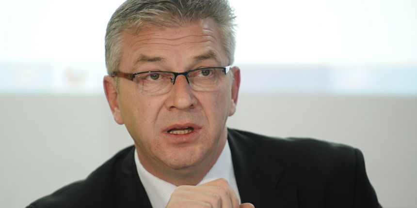 Zagreb, 210212.
Kuca ljudskih prava, Selska cesta 112c.
Odrzana tribina na temu zakona o policiji na kojoj je sudjelovao Ranko Ostojic ministar unutarnjih poslova.
Na slici: Ranko Ostojic ministar unutarnjih poslova.
Foto: Damir Krajac / CROPIX Zagreb, 210212.
Kuca ljudskih prava, Selska cesta 112c.
Odrzana tribina na temu zakona o policiji na kojoj je sudjelovao Ranko Ostojic ministar unutarnjih poslova.
Na slici: Ranko Ostojic ministar unutarnjih poslova.
Foto: Damir Krajac / CROPIX