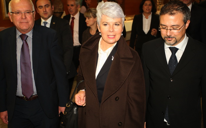 Zadar, 031111. 
Hotel Kolovare.
Predsjednica Vlade RH  Jadranka Kosor u drustvu svojih ministara Bozidara Kalmete, Petra Cobankovica, Jasena Mesica i Branka Bacica otvorila je 21. medjunarodnu manifestaciju vinogradara i vinara Sabatina 2011.
Na slici: za