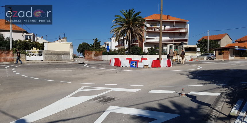 Privremeni rotor na križanju Meštrovićeve i Tuđmanove Privremeni rotor na križanju Meštrovićeve i Tuđmanove