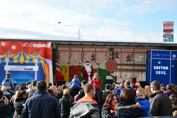 Supernova Zadar: Sveti Nikola i kamion Djeda mraza, Foto: Iva Perinčić Supernova Zadar: Sveti Nikola i kamion Djeda mraza, Foto: Iva Perinčić