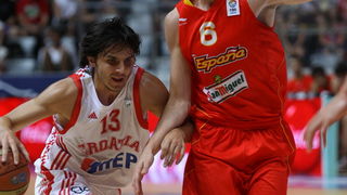 Zadar, 180710.
Dvorana Kresimira Cosica na Visnjiku.
Kosarkaska utakmica za 3.mjesto Prvenstva Europe do 20 godina izmedju Hrvatske i Spanjolske.
Na fotografiji : Dino Butorac u napadu
Foto : Vladimir Ivanov / CROPIX