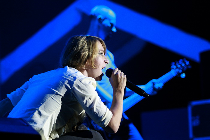 Pula, 180811.
Arena Fest 2011.
Na kraju koncertne sezone u pulskoj Areni na Arena Festu nastupaju tri europska benda: Apocalyptica, Guano Apes i Laibach.
Na slici: nastup Guano Apesa.
Foto: Goran Sebelic / CROPIX Pula, 180811.
Arena Fest 2011.
Na kraju koncertne sezone u pulskoj Areni na Arena Festu nastupaju tri europska benda: Apocalyptica, Guano Apes i Laibach.
Na slici: nastup Guano Apesa.
Foto: Goran Sebelic / CROPIX