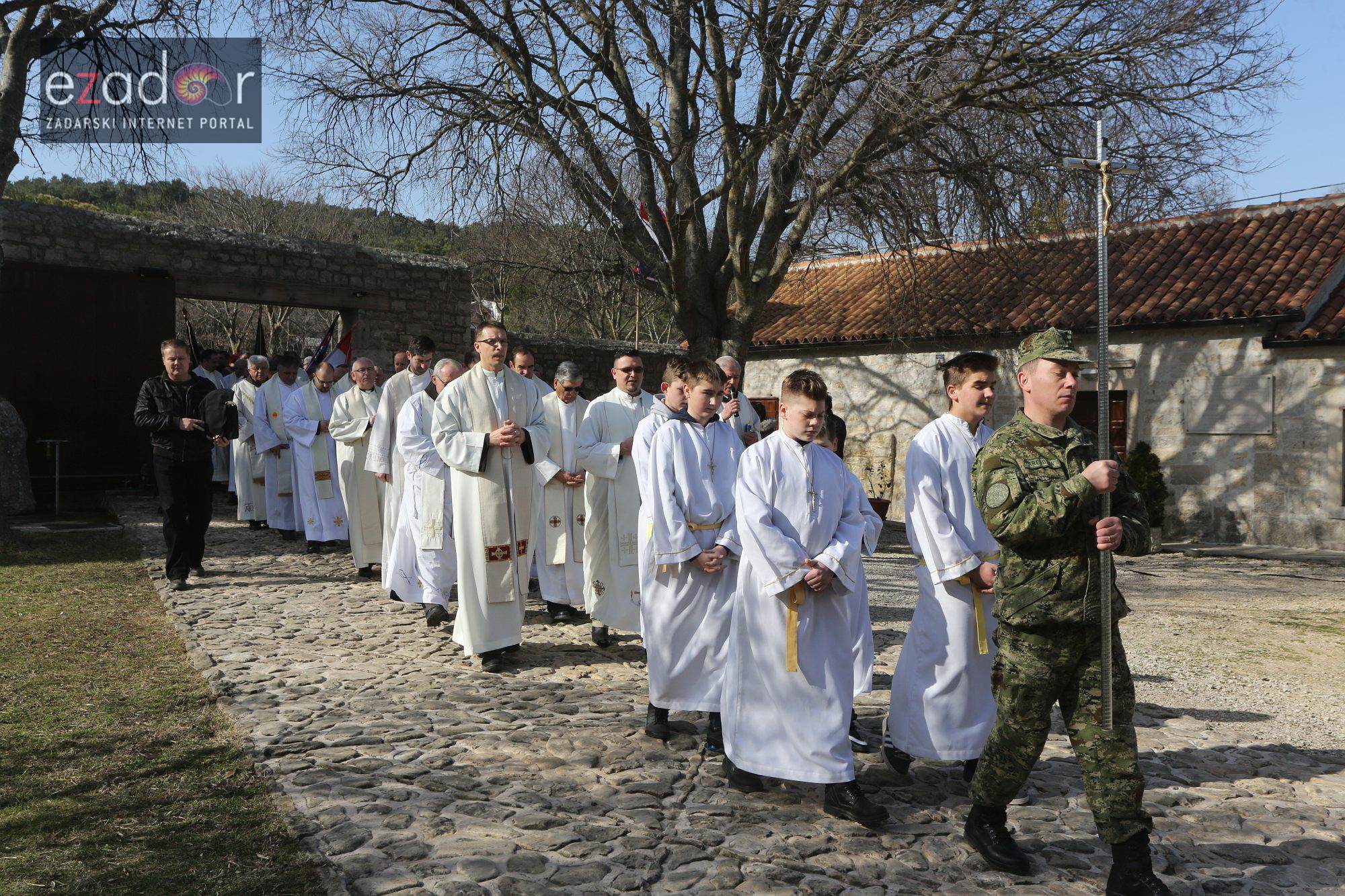 U Donjem Karinu obilježeno sjećanje na rušenje Franjevačkog samostana tijekom VRO Maslenica