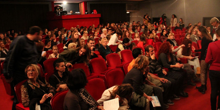 Večer Za Nives, plesni ansambli, foto: Iva Perinčić Večer Za Nives, plesni ansambli, foto: Iva Perinčić