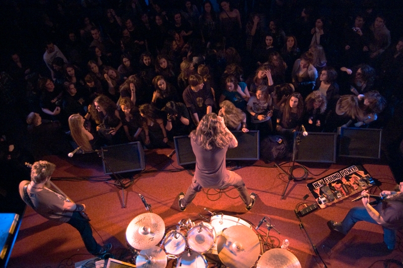 ZORAN MIŠIĆ & NEW FOUND POWER 06.11.2010, Foto: Tea Balog ZORAN MIŠIĆ & NEW FOUND POWER 06.11.2010, Foto: Tea Balog