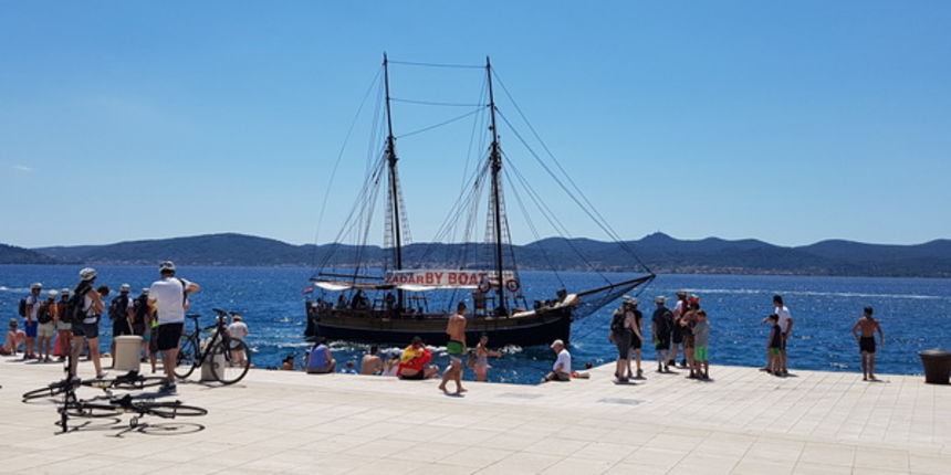 Đir uz more 19. srpnja 2016. – Uvala Draženica, kupalište Jadran, Moprske orgulje i Pozdrav suncu, zadarska riva… Foto: Mladen Malik Đir uz more 19. srpnja 2016. – Uvala Draženica, kupalište Jadran, Moprske orgulje i Pozdrav suncu, zadarska riva… Foto: Mladen Malik