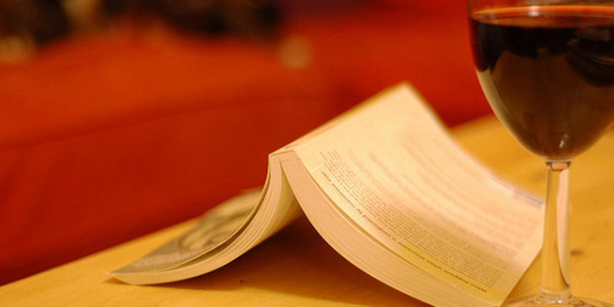 Knjiga, vino, foto: www.ravil.me