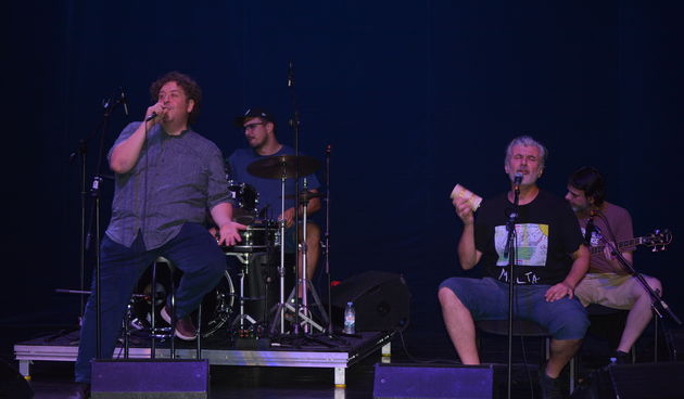 FOTO I VIDEO Sjajni TBF akustičnim koncertom oduševio mnogobrojnu publiku