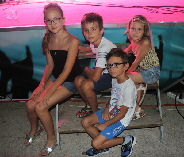 Virsko ljeto 2016: Tomislav Bralić i klapa Intrade oduševili 12 tisuća obožavatelja na virskoj rivi Virsko ljeto 2016: Tomislav Bralić i klapa Intrade oduševili 12 tisuća obožavatelja na virskoj rivi