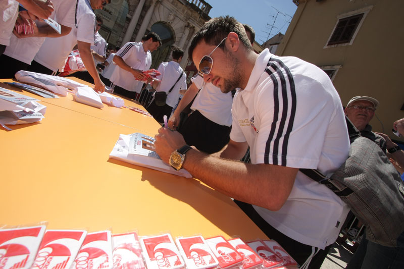 Hrvatska rukometna reprezentacija na Narodnom trgu (foto: Marin Gospić)