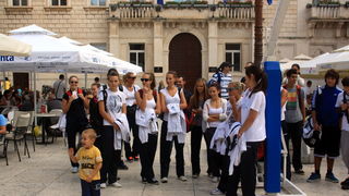 Narodni trg: Predstavljene košarakašice i košarkaši Zadra. foto: Mladen Malik