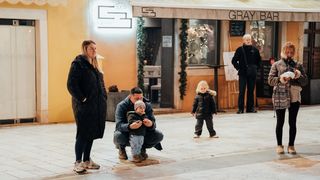 Nina & the Boyz, Narodni trg