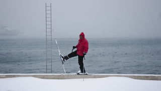 Split, 030212
Nakon nekoliko godina, danima najavljivan snijeg pao je i na Splitskom podrucju. Iako je bio najavljen, Splicani nisu bili spremni na bijeli pokrivac, te im je on uz snaznu buru otezavao svakodnevni zivot. Teperatura je bila oko -3. Najvjero Split, 030212
Nakon nekoliko godina, danima najavljivan snijeg pao je i na Splitskom podrucju. Iako je bio najavljen, Splicani nisu bili spremni na bijeli pokrivac, te im je on uz snaznu buru otezavao svakodnevni zivot. Teperatura je bila oko -3. Najvjero