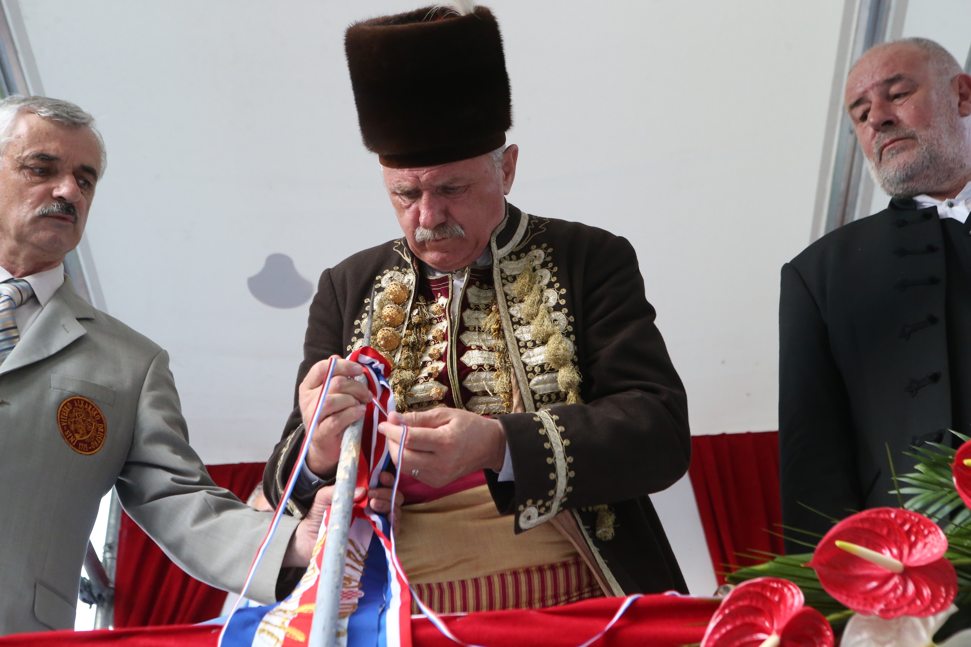 Slavodobitnik 302. Alke je Alen Poljak, od predsjednice dobio zlatni prsten s hrvatskim grbom