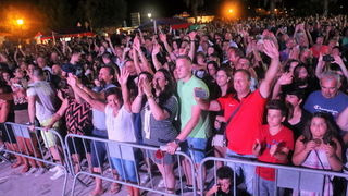 Virsko ljeto 2016: Tomislav Bralić i klapa Intrade oduševili 12 tisuća obožavatelja na virskoj rivi Virsko ljeto 2016: Tomislav Bralić i klapa Intrade oduševili 12 tisuća obožavatelja na virskoj rivi