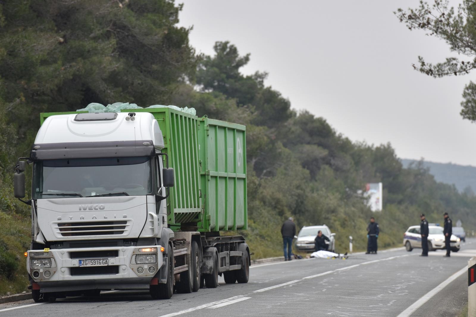 Tustica: U naletu kamiona poginuo pješak