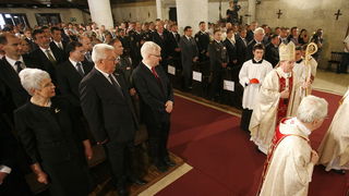 Zagreb, 250611.
Crkva svetog Marka na Gornjem gradu.
Svecana misa povodom Dana drzavnosti na kojoj je prisustvovao hrvatski politicki vrh.
Predsjednik Ivo Josipovic, predsjednik Sabora Luka Bebic, premijerka Jadranka Kosor i Vladimir Seks.
Foto: Damjan Ta