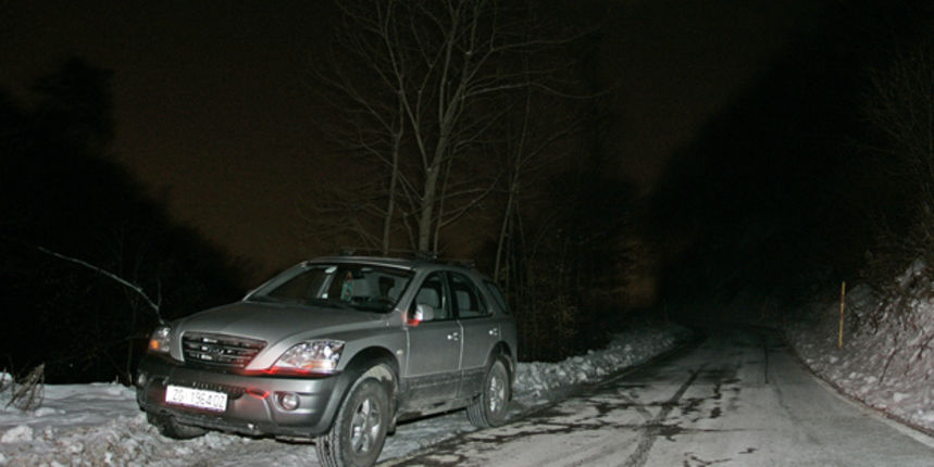 Zagreb, 141210.
Sljeme.
Izmedju Sestinskog Lagvica i Kraljicinog zdenca na glavnoj cesti koja vodi sa Sljemena pronadjen je napusten automobil marke Kia Sorento sive boje zagrebackih tablica. Obzirom da je automobil pronadjen upaljen sa osobnim dokumenti Zagreb, 141210.
Sljeme.
Izmedju Sestinskog Lagvica i Kraljicinog zdenca na glavnoj cesti koja vodi sa Sljemena pronadjen je napusten automobil marke Kia Sorento sive boje zagrebackih tablica. Obzirom da je automobil pronadjen upaljen sa osobnim dokumenti