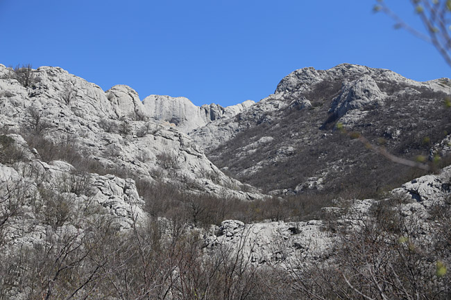 Ako ste u mogućnosti za mali izlet, posjetite Stap – veliko krško polje na Južnom Velebitu, na 960 m visine, foto: Vedran Penga