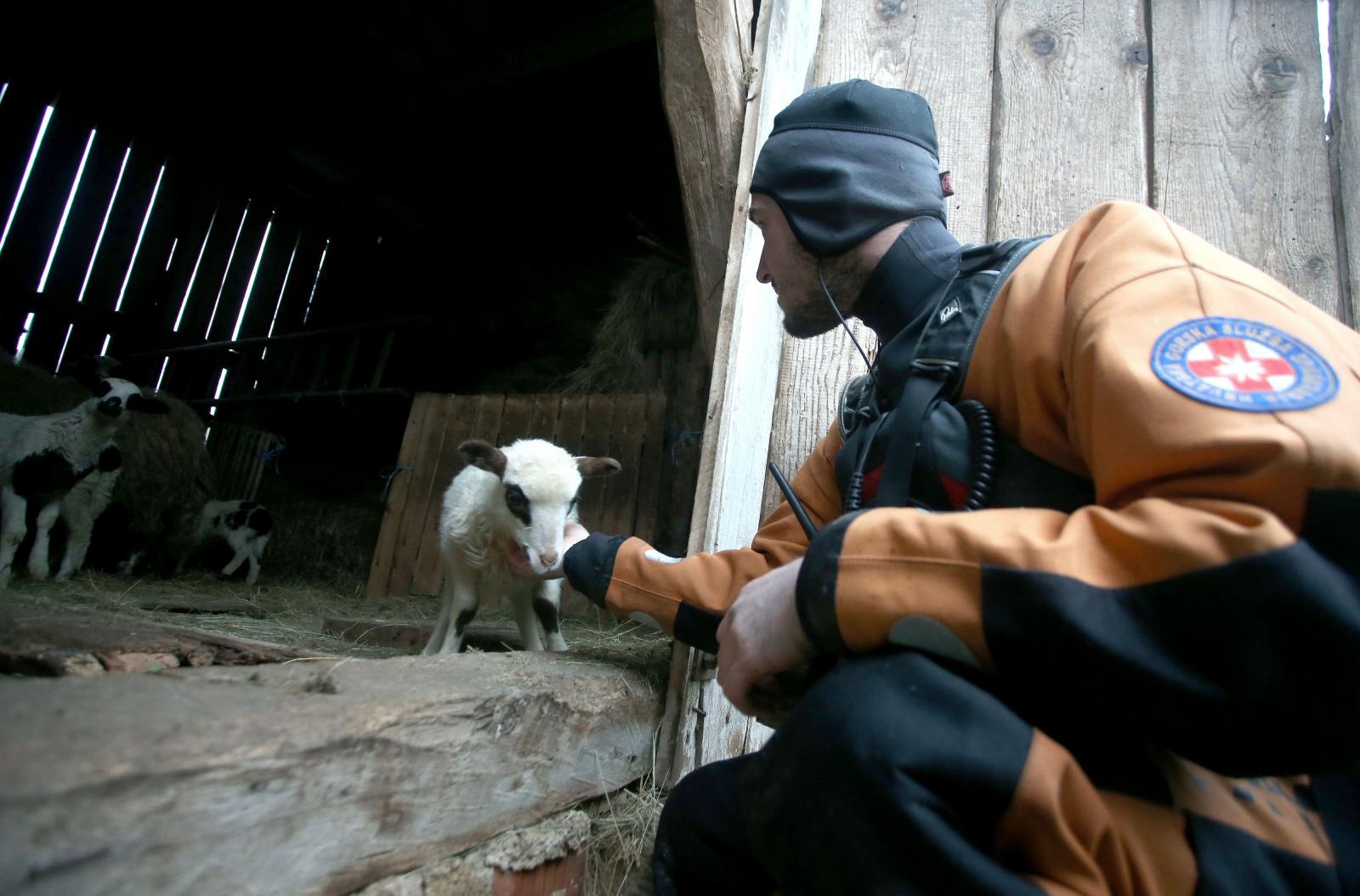 Na području Kosinja proglašeno izvanredno stanje obrane od poplava Na području Kosinja proglašeno izvanredno stanje obrane od poplava