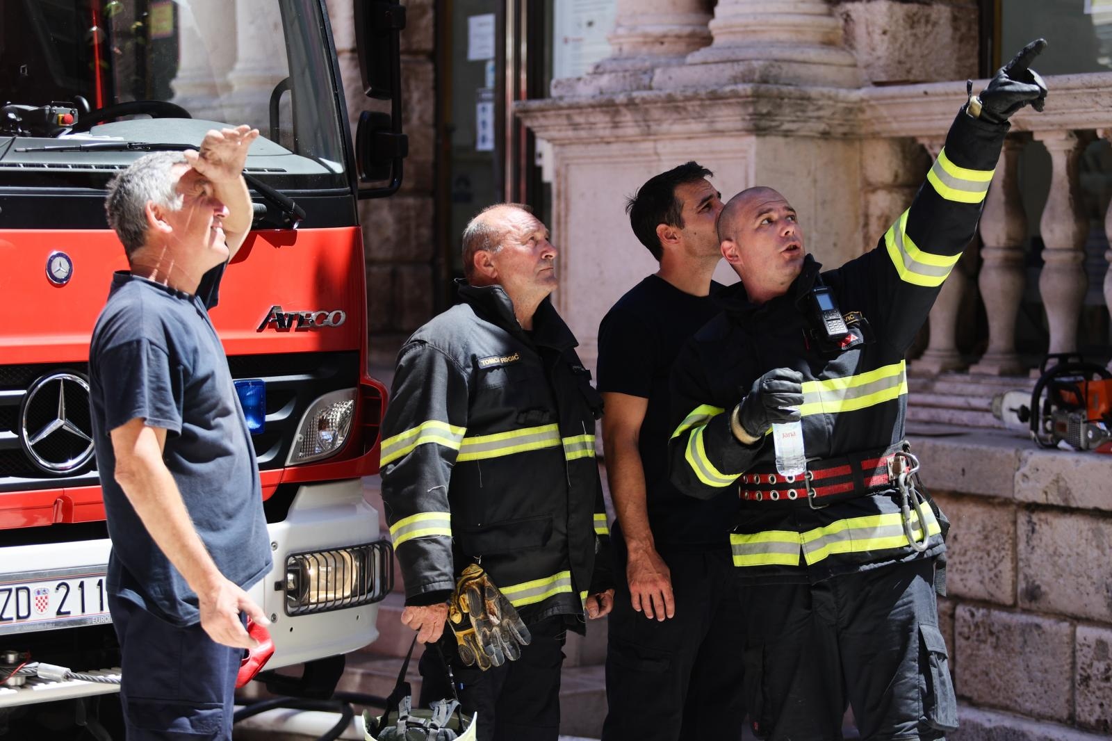 Veliki požar izbio u zgradi na Narodnom trgu Veliki požar izbio u zgradi na Narodnom trgu