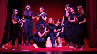 Igrajmo se: Zabranjeno mlađima od 15 strana A