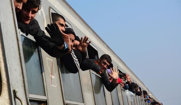 U zimski tranzitni centar za migrante u Slavonskom Brodu pristizu, ali i odlaze novi vlakovi uskladjenom dnevnom dinamikom prijema i otpremanja migranata, pa ih kroz kamp dnevno prodje oko 5 tisuca novih. Photo: Ivica Galovic/ PIXSELL