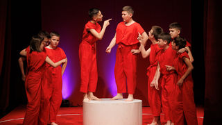 Igrajmo se: Zabranjeno mlađima od 15 strana A