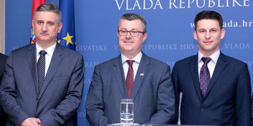Predsjednik Vlade RH Tihomir Oreskovic obrazlozio je na konferenciji za medije Nacionalni program reformi. Tihomir Oreskovic, Tomislav Karamarko, Bozo Petrov.