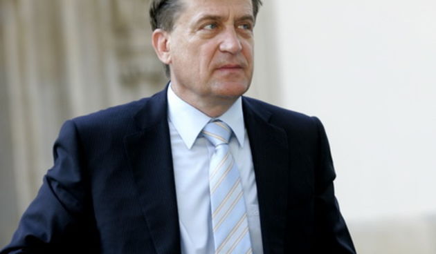 Zagreb, 130710.
Markov trg.
Bozidar Kalmeta ministar mora, prometa i infrastrukture dolazi na sjednicu Vlade.
Foto: Bernard Covic / CROPIX