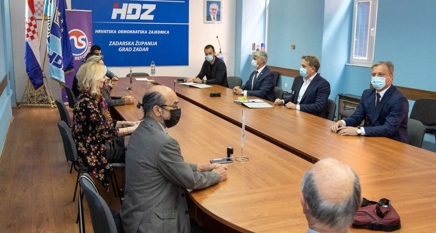 HDZ potpisao koalicijski ugovor s HSP-om, Strankom umirovljenika te Narodnom strankom HDZ potpisao koalicijski ugovor s HSP-om, Strankom umirovljenika te Narodnom strankom