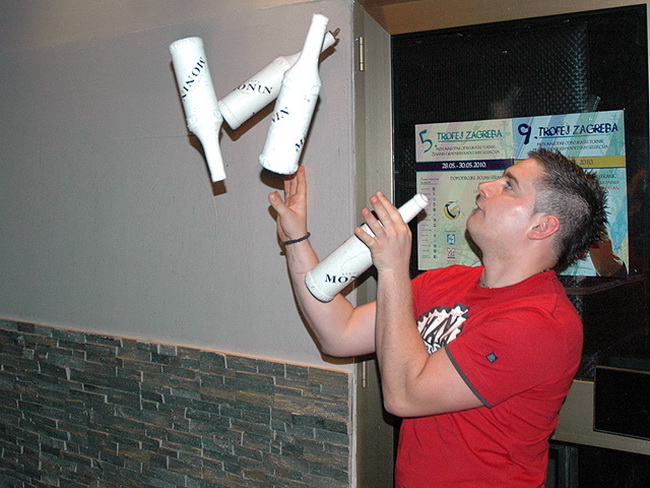 Ribarska festa zadarskih studenata u zagrebackom klubu Roko Ribarska festa zadarskih studenata u zagrebackom klubu Roko