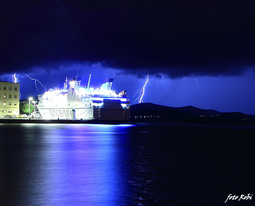 Grmljavinsko nevrijeme 11. rujna 2013. Foto: Roberto Lerga Grmljavinsko nevrijeme 11. rujna 2013. Foto: Roberto Lerga