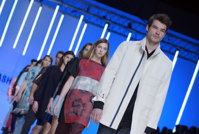 Zagreb, 150313.
Zagrebacki Velesajam.
Odrzana je treca vecer revije Perwoll Fashion.hr na kojoj su svoje kreacije predstavili Martina Felja, Morana Krklec, Young at Squat, Marina Design i Envy Room.
Na fotografiji: kreacije Young at Squat.
Foto: Marko T Zagreb, 150313.
Zagrebacki Velesajam.
Odrzana je treca vecer revije Perwoll Fashion.hr na kojoj su svoje kreacije predstavili Martina Felja, Morana Krklec, Young at Squat, Marina Design i Envy Room.
Na fotografiji: kreacije Young at Squat.
Foto: Marko T