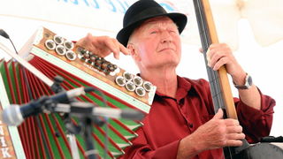 Zadar, 120512.
Danas je u Domu hrvatske mladezi u Zadru odrzan dan Nacionalnih manjina Zadarske zupanije, albanke, bosnjacke, madjarske, makedonske, slovenske, srpske i talijanske. Nacionalne manjine su svoju kulturu predstavile kroz pjesmu,ples i tradici Zadar, 120512.
Danas je u Domu hrvatske mladezi u Zadru odrzan dan Nacionalnih manjina Zadarske zupanije, albanke, bosnjacke, madjarske, makedonske, slovenske, srpske i talijanske. Nacionalne manjine su svoju kulturu predstavile kroz pjesmu,ples i tradici