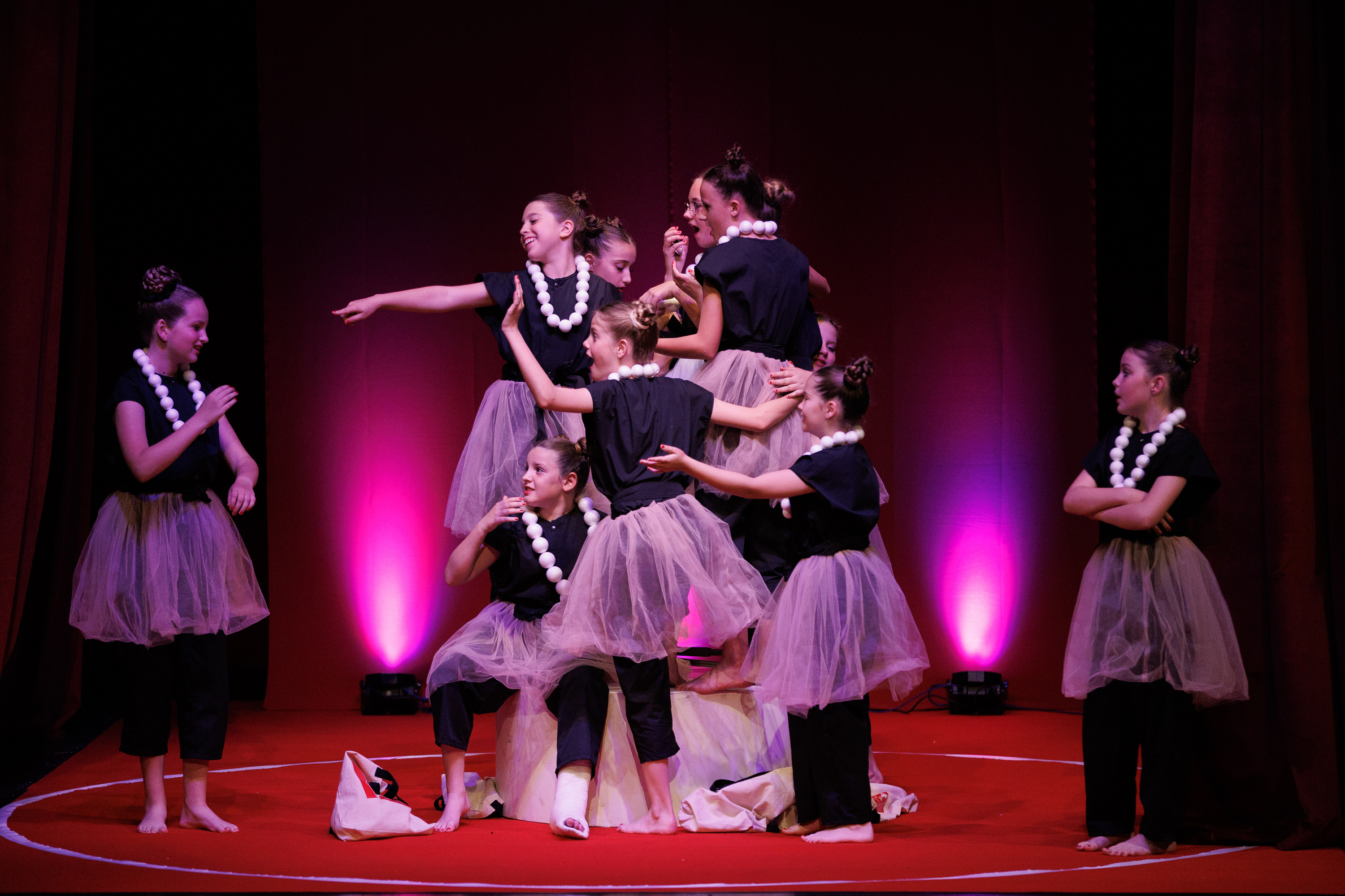 Igrajmo se: Zabranjeno mlađima od 15 strana A