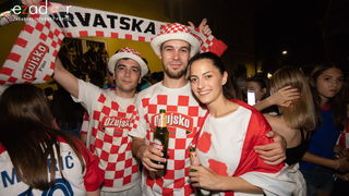 Čudesna noć: Velika fešta ulicama Zadra nakon plasmana Vatrenih u finale SP Čudesna noć: Velika fešta ulicama Zadra nakon plasmana Vatrenih u finale SP
