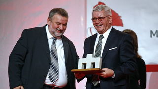 Zagreb, 161110.
U hotelu Westin odrzan je 20. susret CROMA 2010, na kojm su dodijeljene nagrade za najbolje menadzere i poduzetnike u ovoj godini. Dodijeljeno je 14 nagrada i plaketa.
Na slici: Duro Horvat, Tehnix d.o.o., Donji Kraljevec, dobio je nagradu Zagreb, 161110.
U hotelu Westin odrzan je 20. susret CROMA 2010, na kojm su dodijeljene nagrade za najbolje menadzere i poduzetnike u ovoj godini. Dodijeljeno je 14 nagrada i plaketa.
Na slici: Duro Horvat, Tehnix d.o.o., Donji Kraljevec, dobio je nagradu