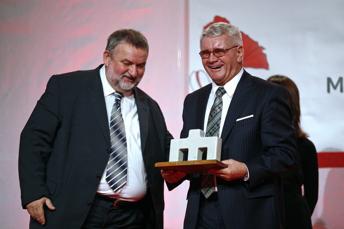 Zagreb, 161110.
U hotelu Westin odrzan je 20. susret CROMA 2010, na kojm su dodijeljene nagrade za najbolje menadzere i poduzetnike u ovoj godini. Dodijeljeno je 14 nagrada i plaketa.
Na slici: Duro Horvat, Tehnix d.o.o., Donji Kraljevec, dobio je nagradu Zagreb, 161110.
U hotelu Westin odrzan je 20. susret CROMA 2010, na kojm su dodijeljene nagrade za najbolje menadzere i poduzetnike u ovoj godini. Dodijeljeno je 14 nagrada i plaketa.
Na slici: Duro Horvat, Tehnix d.o.o., Donji Kraljevec, dobio je nagradu