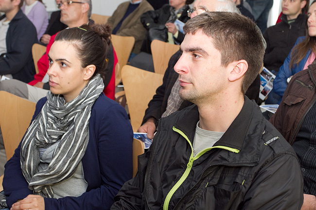 U Muzeju antičkog stakla otvorena je izložba fotografija ”Rota palagruzona” autora Ive Pervana i predavanje ”Falkuša – od Palagruže do Atlantika” profesora Joška Božanića, foto: Leo Banić U Muzeju antičkog stakla otvorena je izložba fotografija ”Rota palagruzona” autora Ive Pervana i predavanje ”Falkuša – od Palagruže do Atlantika” profesora Joška Božanića, foto: Leo Banić