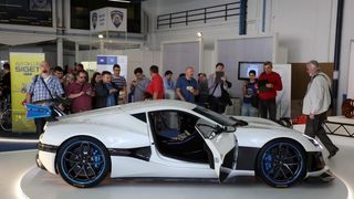 Posjetitelji razgledavaju modele automobila na Zagreb Auto Showu  koji se održava na zagrebačkom Velesajmu.  Photo: Borna Filić/PIXSELL