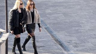 Djedice Mrazovi spustili se padobranom na Forum