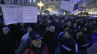 Zagreb, 040311.
Peti po redu, protuvladin prosvjed tzv. facebook grupe zapocinje veceras na Cvjetnom trgu.
Na fotografiji: Prosvjednici.
Foto: Davor Pongracic / CROPIX Zagreb, 040311.
Peti po redu, protuvladin prosvjed tzv. facebook grupe zapocinje veceras na Cvjetnom trgu.
Na fotografiji: Prosvjednici.
Foto: Davor Pongracic / CROPIX