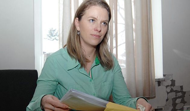 Sisak – Jasmina Jovev, bivsa predstojnica kabineta sisacko-moslavacke zupanice Marine Lovric-Merzel, u posjedu je kopija dokumenata na temelju kojih je optuzila zupanicu u emisiji Nedjeljom u dva. Photo: Nikola Cutuk/PIXSELL