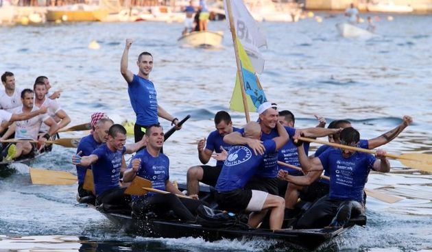 Pobjednicka ekipa iz Stablina ulazi u cilj 18. Maratona ladja od Metkovica do Ploca. Photo: Ivo Cagalj/PIXSELL