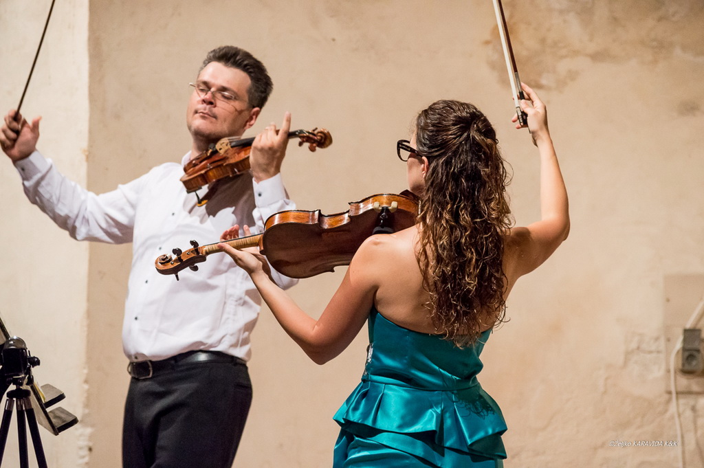 Roman i Milena Simović oduševili koncertom u crkvi Sv. Donata Roman i Milena Simović oduševili koncertom u crkvi Sv. Donata