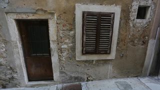 06.11.2013., Zadar – Dotrajale fasade na zgradama u centru grada. Photo: Filip Brala/PIXSELL 06.11.2013., Zadar – Dotrajale fasade na zgradama u centru grada. Photo: Filip Brala/PIXSELL