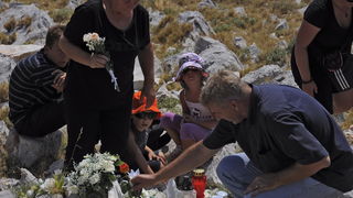 Kornat, 300811.
Obiljezavanje 4. obljetnice kornatske tragedije, u kojoj je, gaseci pozar na Kornatu 30. kolovoza 2007. godine, smrtno stradalo 12 vatrogasaca. Obitelji poginulih vatrogasaca, njihovi prijatelji te visoko izaslanstvo na otoku Kornat, u uv Kornat, 300811.
Obiljezavanje 4. obljetnice kornatske tragedije, u kojoj je, gaseci pozar na Kornatu 30. kolovoza 2007. godine, smrtno stradalo 12 vatrogasaca. Obitelji poginulih vatrogasaca, njihovi prijatelji te visoko izaslanstvo na otoku Kornat, u uv