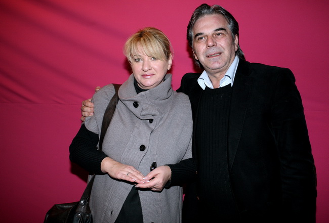 Zagreb, 031209.
Premijera spota za hit singl “Zedjam” Zlatana Stipisica Gibannija u Hrvatskom drzavnom arhivu. Na promociji je Gibonni potpisao ugovor s T Mobilom.
Na slici: Davor Radolfi sa suprugom.
Foto: Sandra Simunovic / CROPIX Zagreb, 031209.
Premijera spota za hit singl “Zedjam” Zlatana Stipisica Gibannija u Hrvatskom drzavnom arhivu. Na promociji je Gibonni potpisao ugovor s T Mobilom.
Na slici: Davor Radolfi sa suprugom.
Foto: Sandra Simunovic / CROPIX